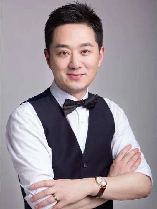 左(上中下):糖果姐姐 ,石头哥哥,然然姐姐右(上下):曹漪老师,仝咏敬