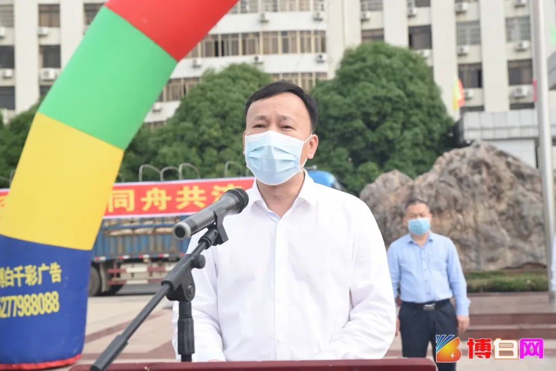 县委副书记莫景彪讲话.▲县政府代县长孙国梁宣布发车!▲发车现场.