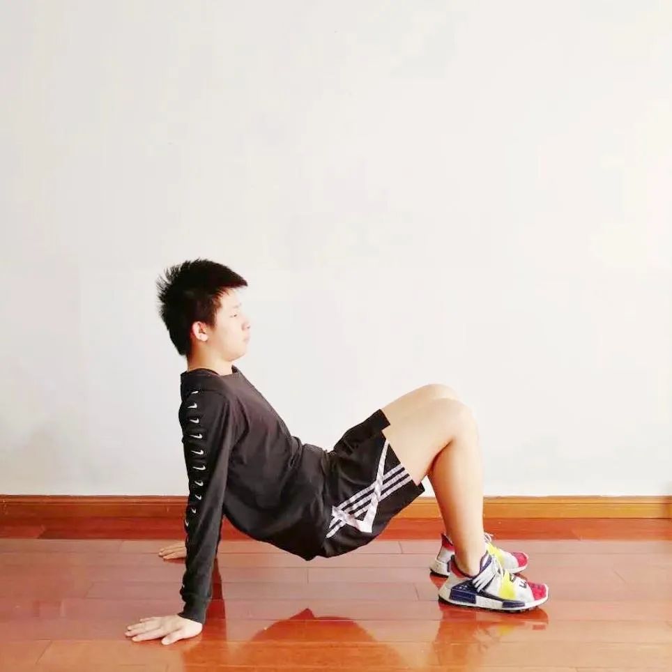 练习二:仰撑爬形2中学生:4-5组,每组6-10次, 组间歇60秒.