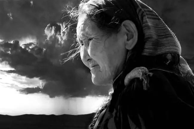 38妇女节把这首歌献给伟大的母亲