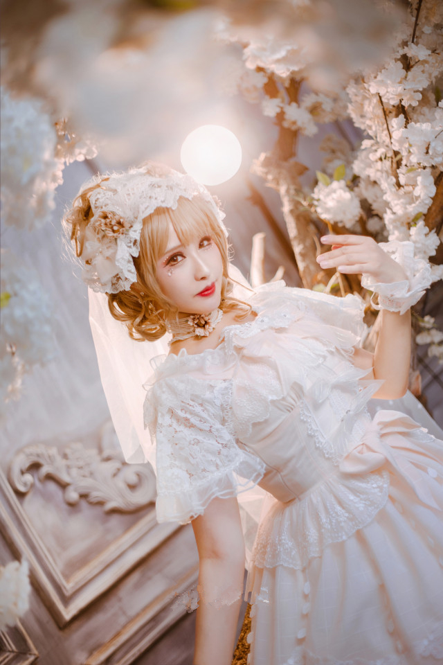 小姐姐的lolita蕾丝花嫁美的像仙女小细腰让人嫉妒