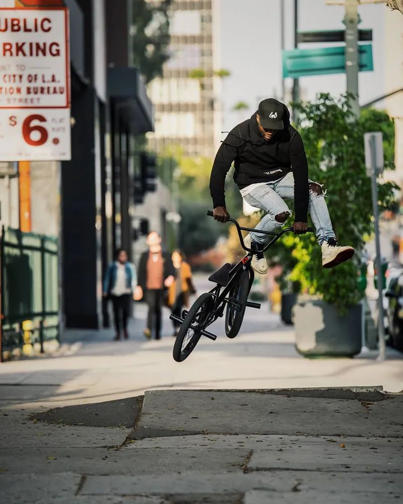 天价鞋随便毁!塔克都不敢这么玩!_nigel