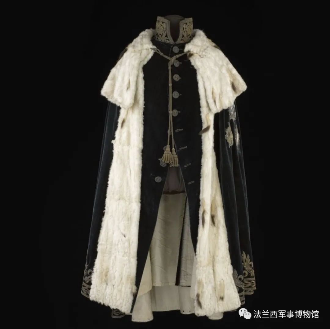 起回顾上周在军博历史上发生的大事件: 馆藏鉴赏:《布尔蒙元帅披风》
