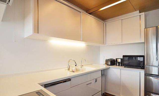 厨房吊柜安装照明做饭不再背光超方便记得硬装阶段预留布线