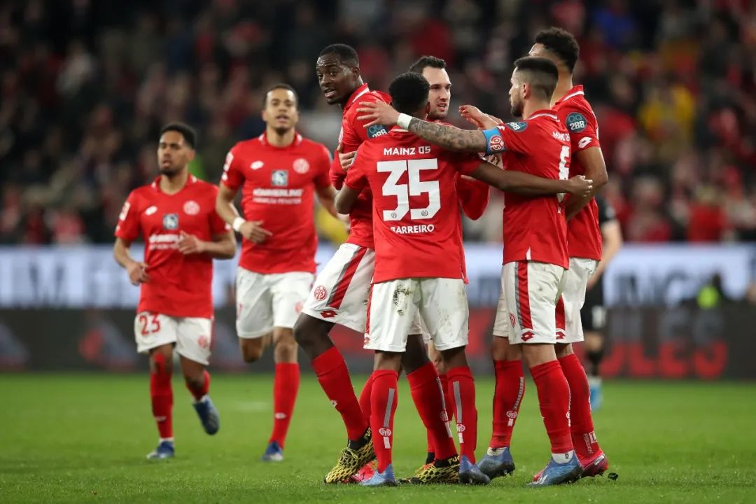 拜仁抓住机会扩大领跑优势杜塞美因茨决战各取一分