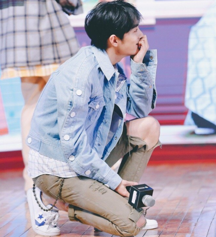 肖战单膝跪地表白的女生有2位杨紫将成第3位很期待