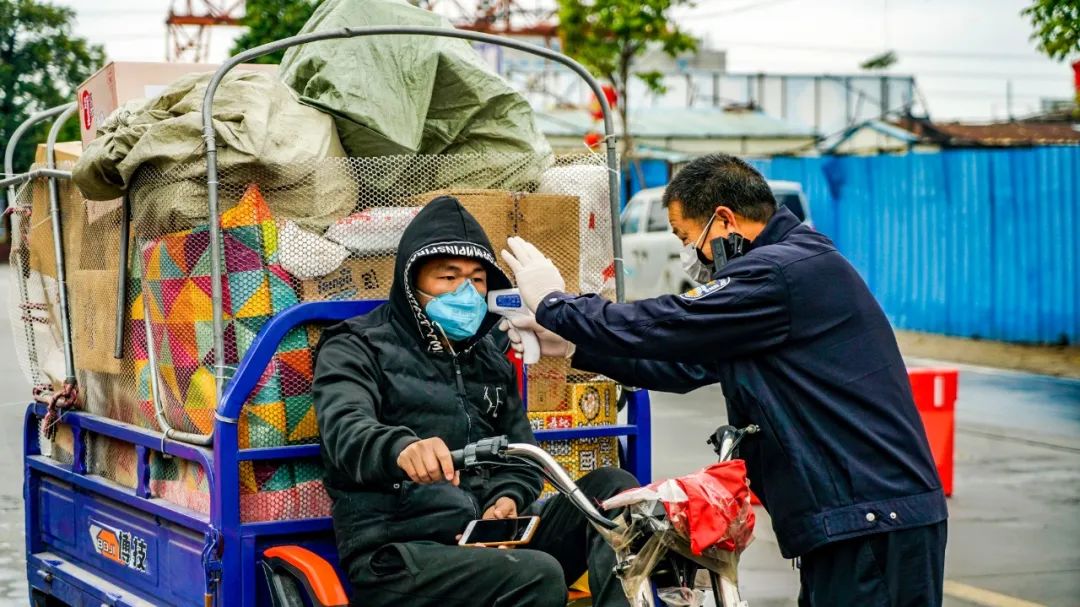 抗疫一線,這些照片令人感動!_疫情