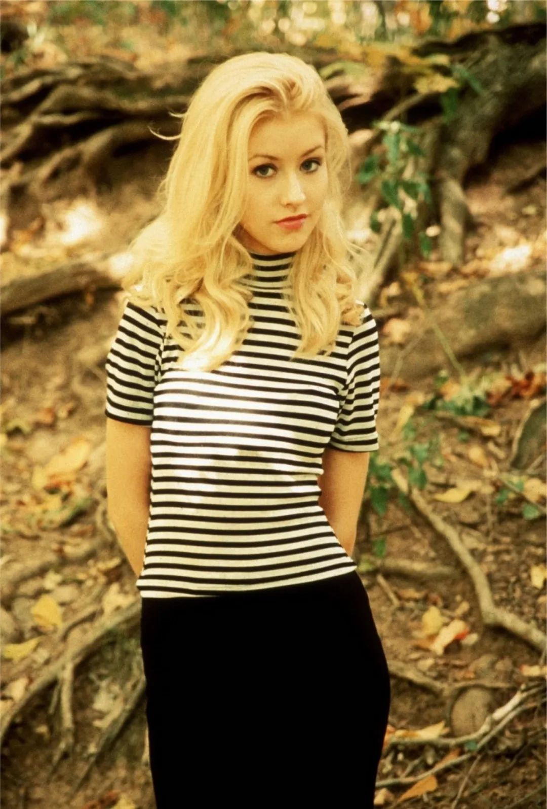 《reflection》最早期的版本是由一位菲律宾歌手lea salonga演唱,这首