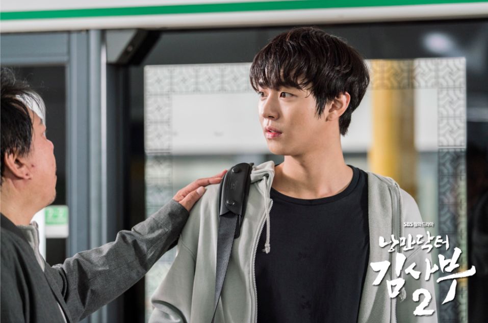 李圣经与安孝燮分别饰演了车恩彩与徐宇振,自然地描绘了他们不断成长