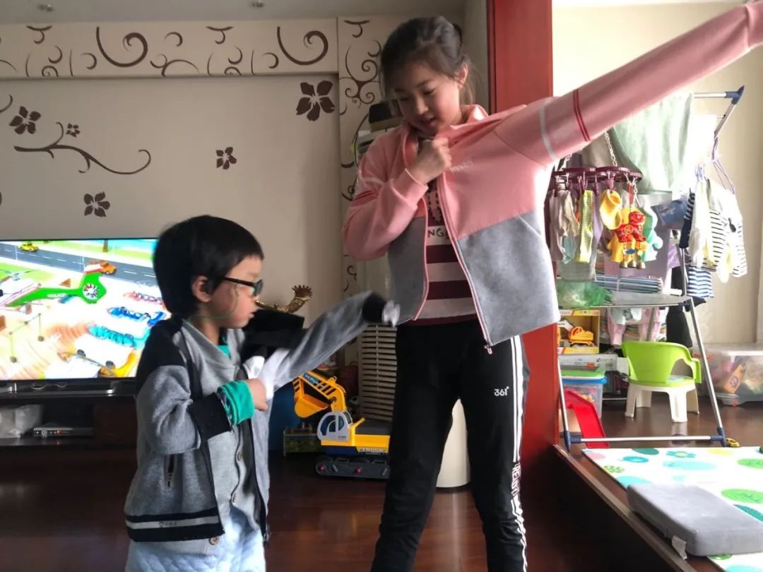 丰台二幼宅家穿衣我最棒不用爸妈来帮忙西园小一班活动微展示