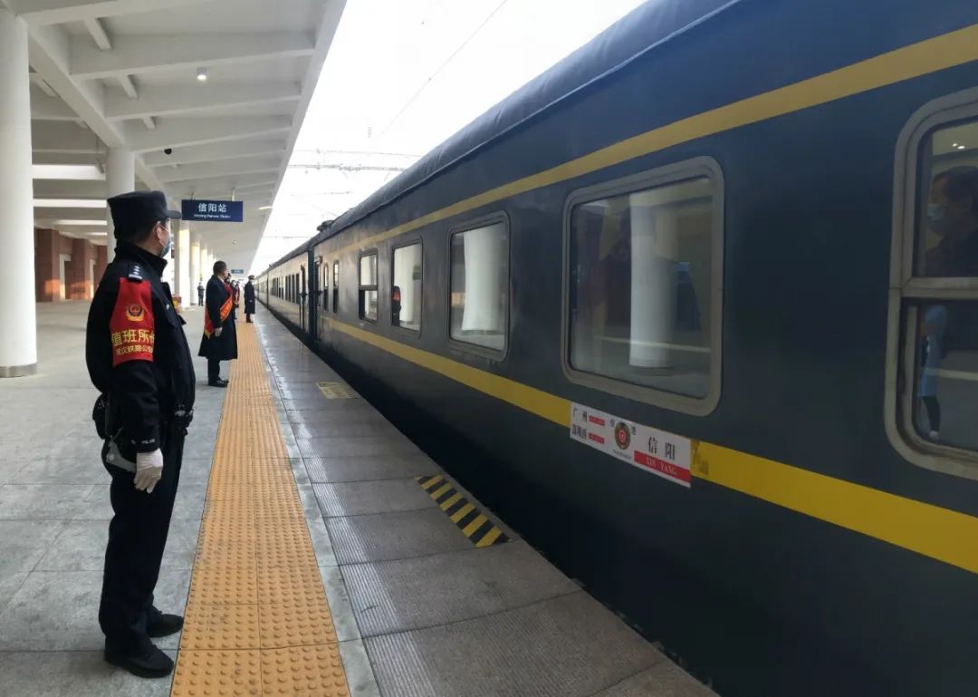 信阳车站派出所奏响复工复产最强音