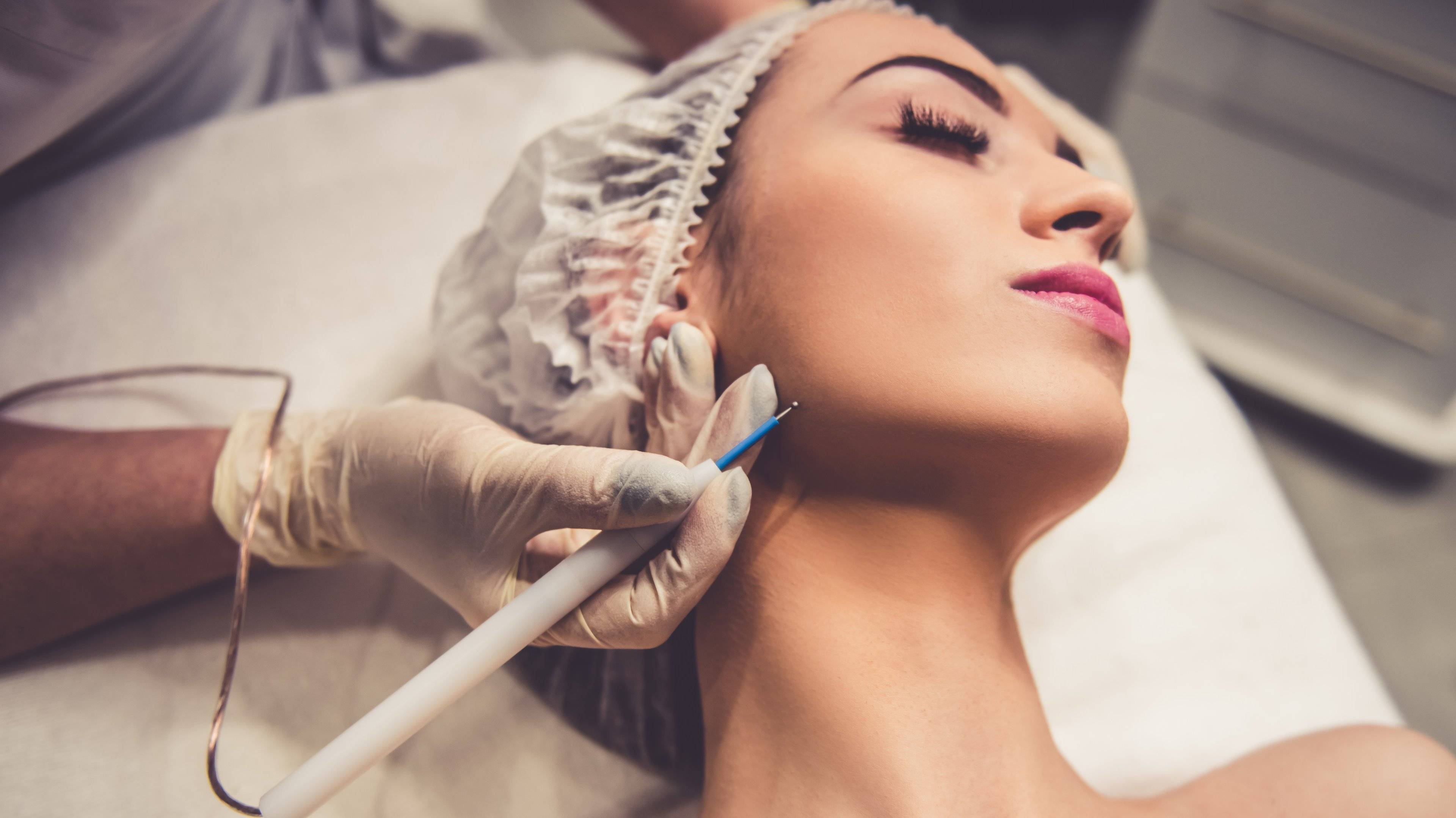 据德勤咨询公布的报告显示,中国医美2017年的市场规