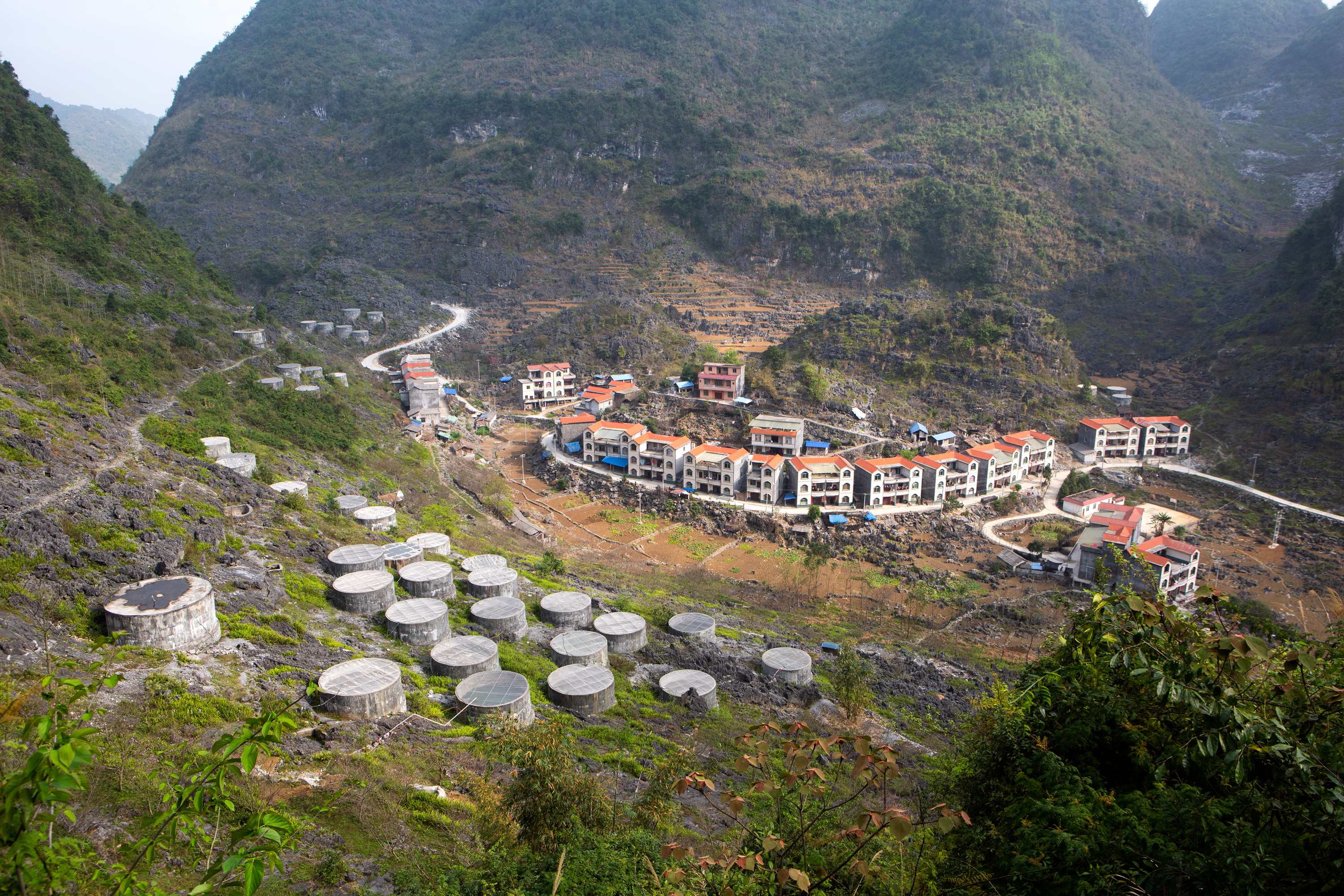 这是3月9日在广西河池市凤山县平乐瑶族乡寅亭村拍摄的家庭水柜.