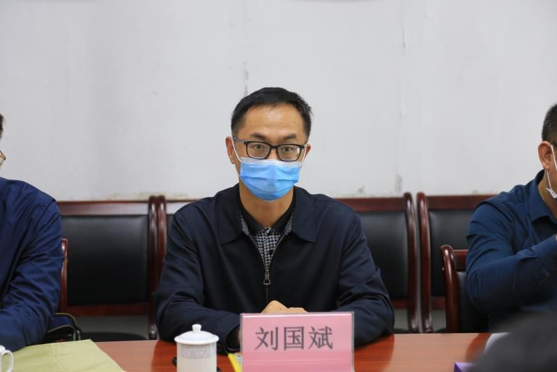 最后刘国斌副局长指出,希望学校在防疫防控和线上教学方面,继续保持和