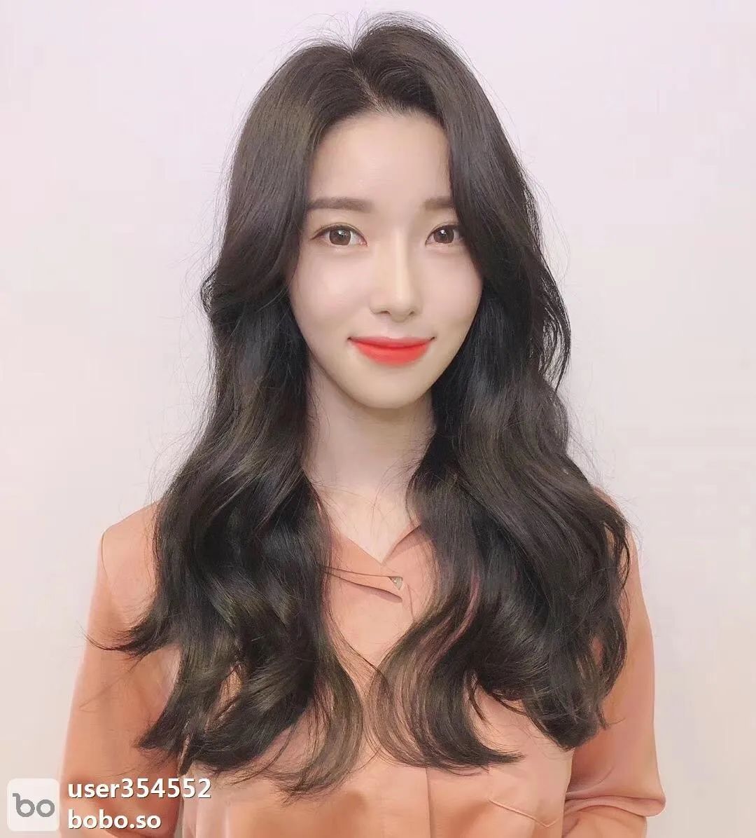 4,外翘烫发外卷烫发的设计,可以与肩膀的相匹配,不