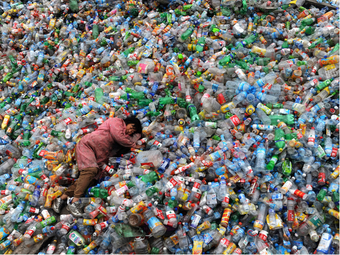 垃圾围城—— 人们正在被低价值塑料包围_回收