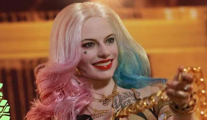 哈莉呀,别回头——女人节的祝福_小丑