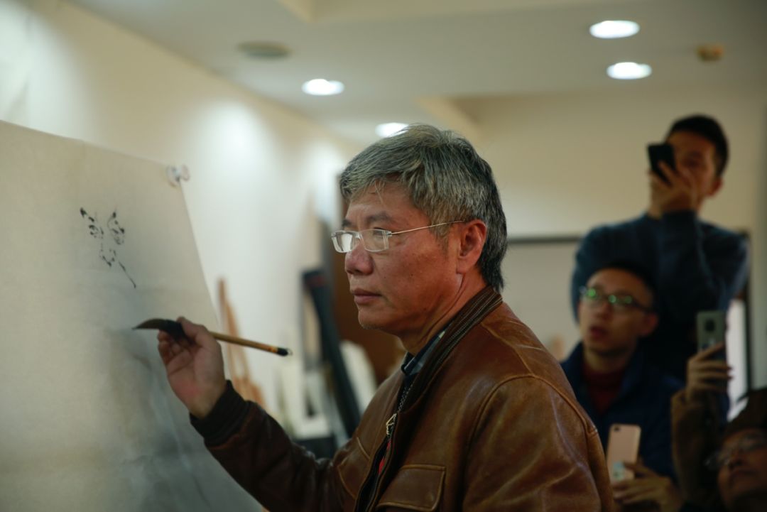 花俊教授以讲座《从水墨到水墨》讲述自己从求学到旅居海外再到回国任