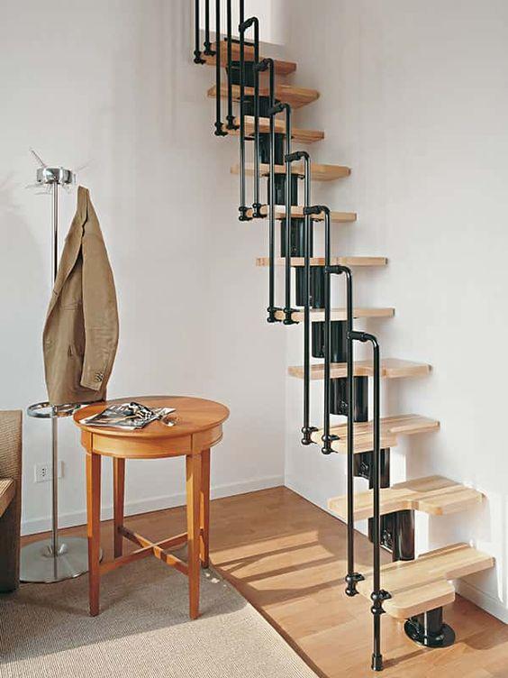 外国人可真有趣楼梯踏步只装一半左右错开省一半装修费