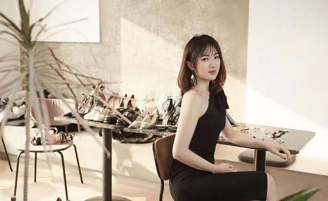 这个论坛的发起人是泰国首富谢国民的侄孙子谢承润.