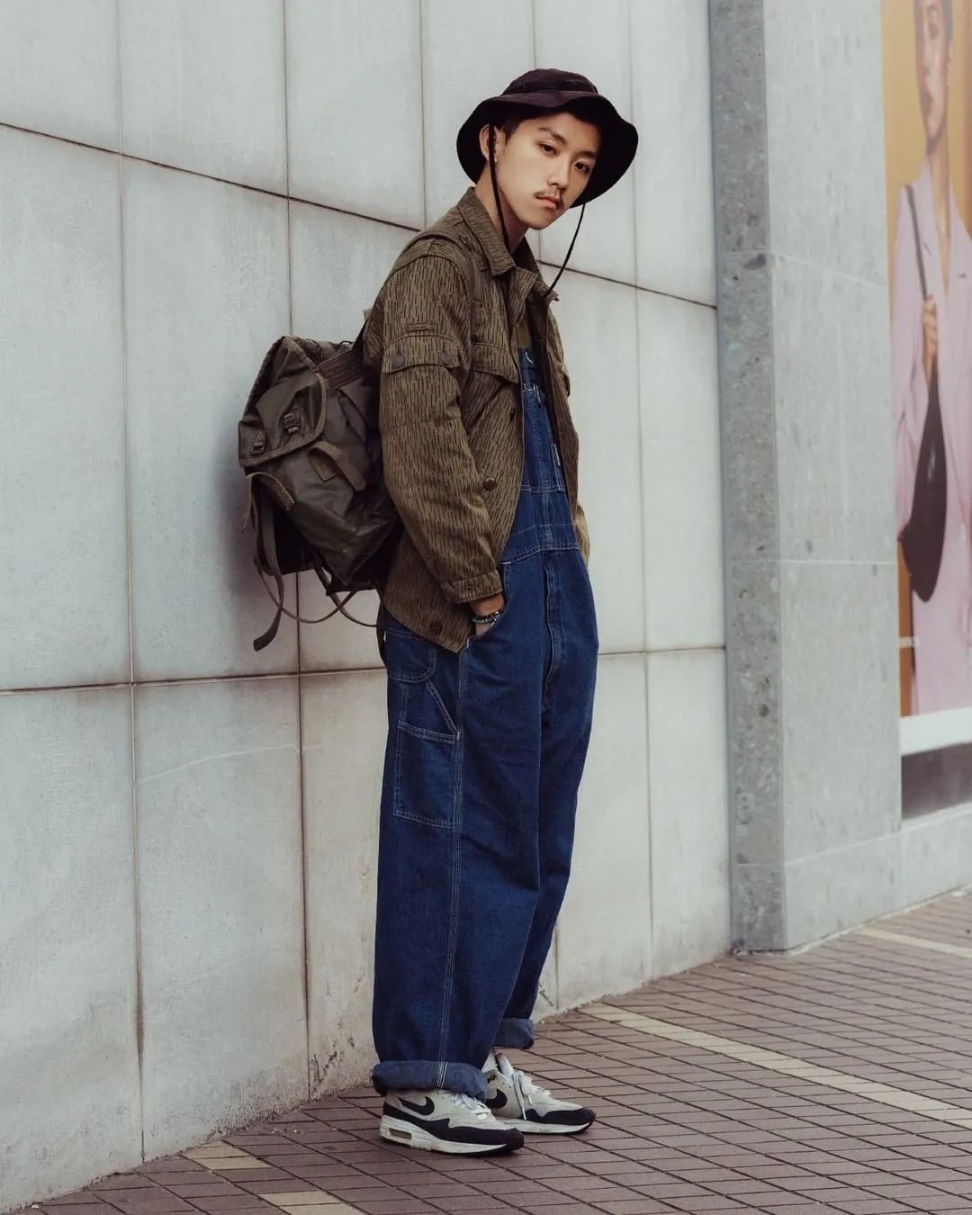 「 球鞋街拍速览 」是timberland这一类的户外靴还是visvim的工装靴