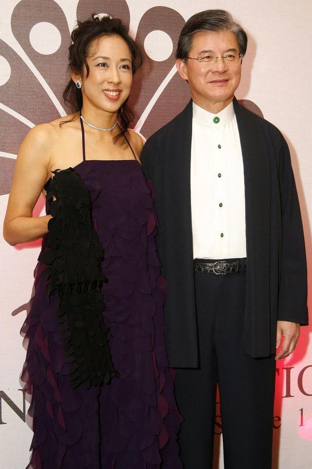 霍震霆朱玲玲的婚姻终结者,广东台一姐侯玉婷,卿本佳人奈何做贼