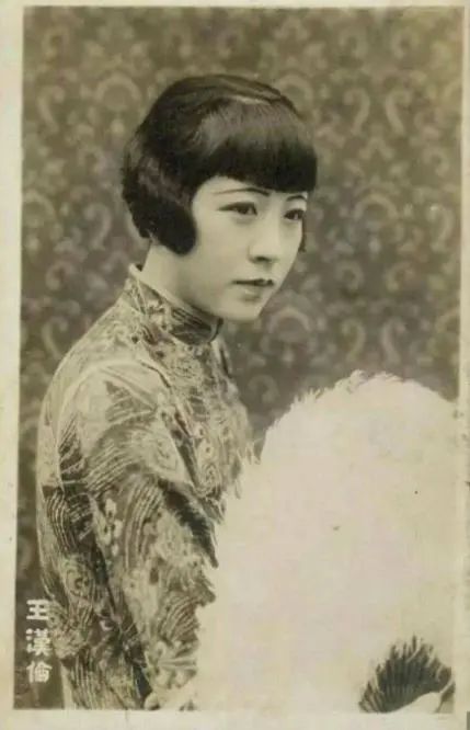 中国最早期的著名电影女明星有5位,严珊珊,杨耐梅,张织云,宜景琳,还有