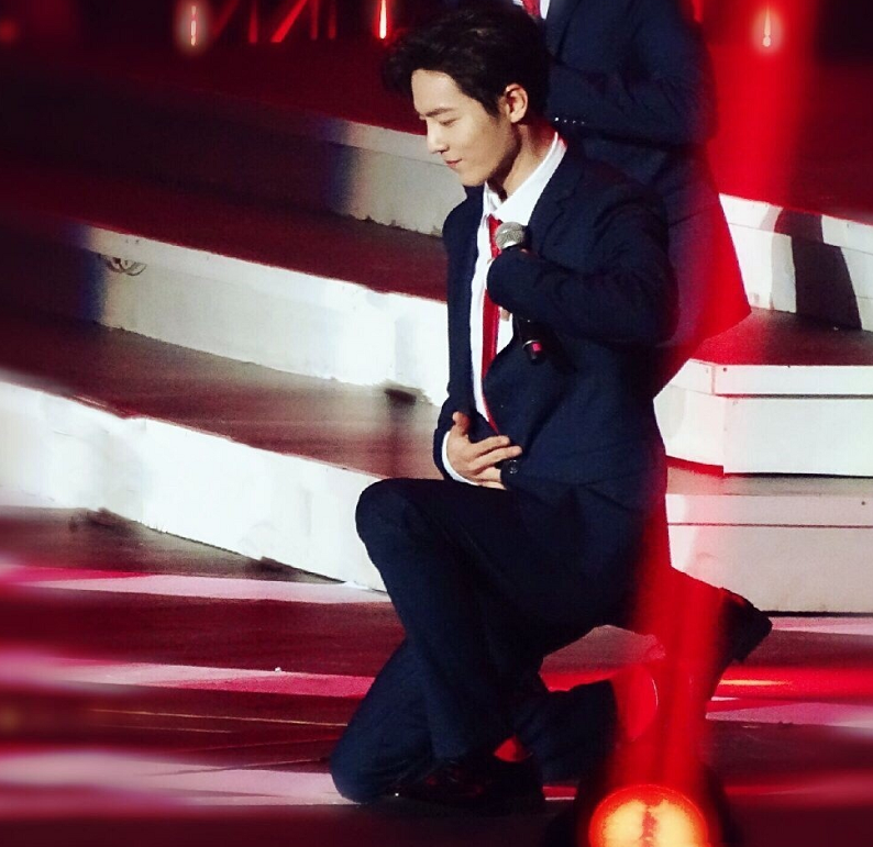 肖战单膝跪地表白的女生有2位杨紫将成第3位很期待