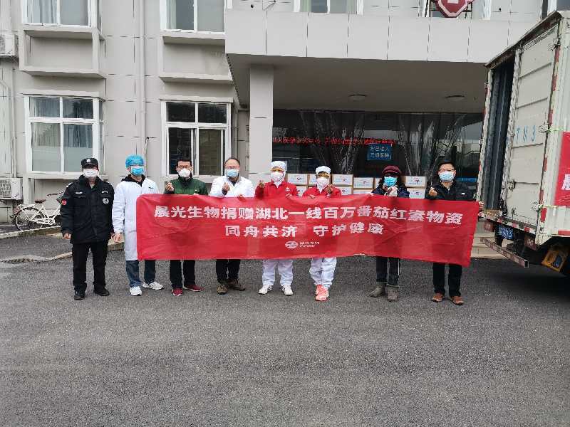 3月6日下午,晨光生物第二批捐赠物资抵达武汉市江汉大学医院,医院领导