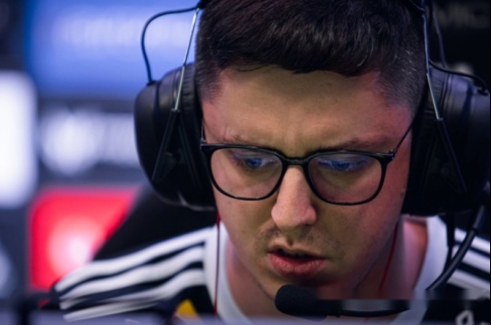 csgoapex扛起指挥大旗重整旗鼓的小蜜蜂还能复苏吗