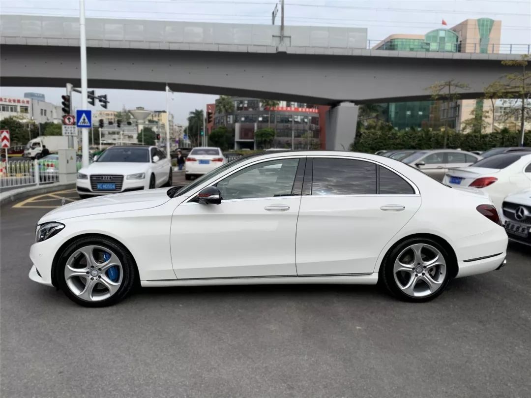 【特惠车型】奔驰c350el:旗舰车型的高配置,享受驾驶乐趣的同时不用太