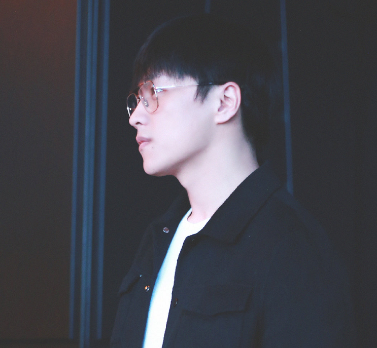 最受欢迎解说遭质疑李九现场作诗秀出天际网友当代李白