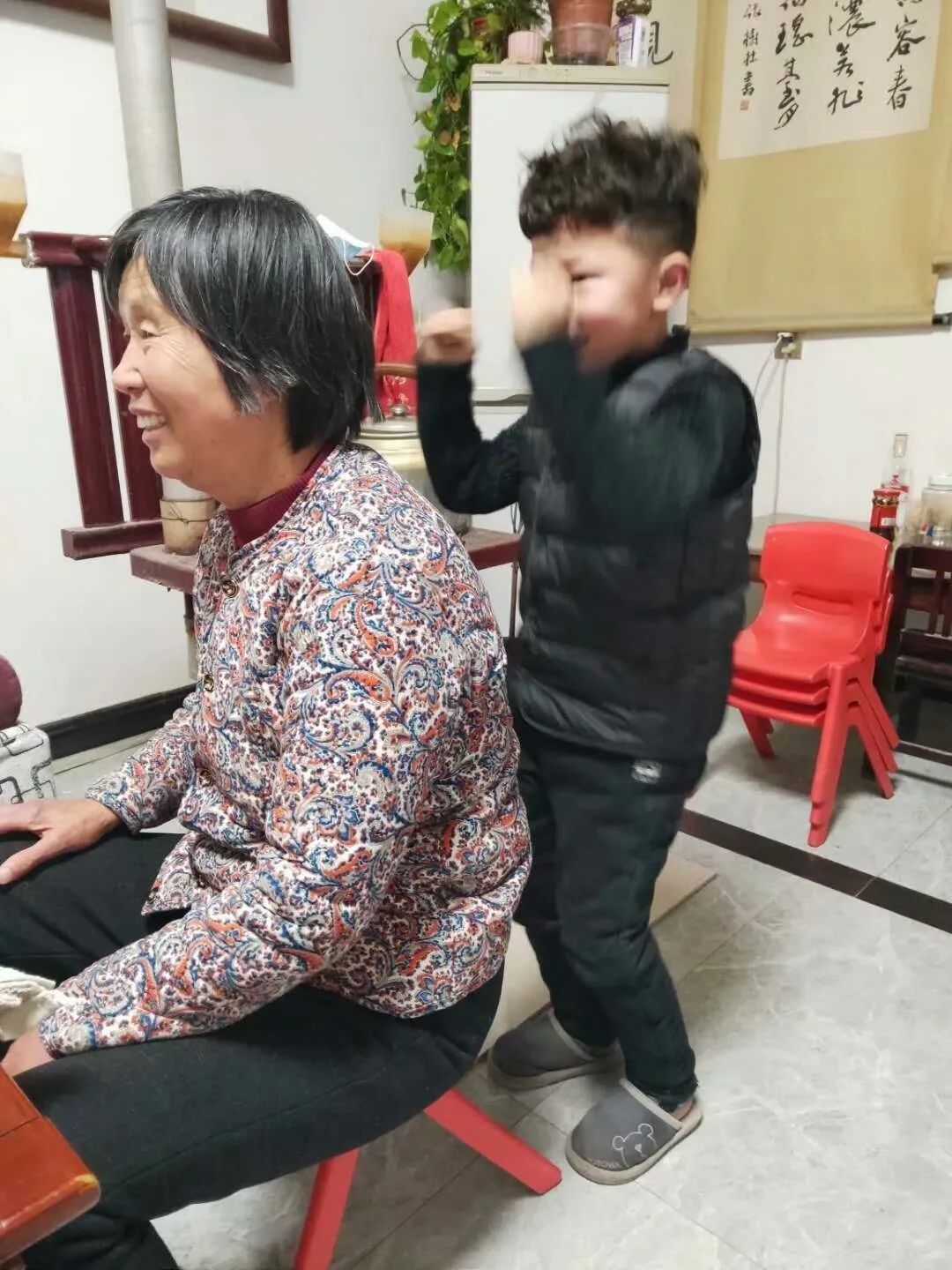 辛苦了帮你捶捶背图片,辛了给你捶捶背图片,帮你捶捶背的图片_大山谷图库