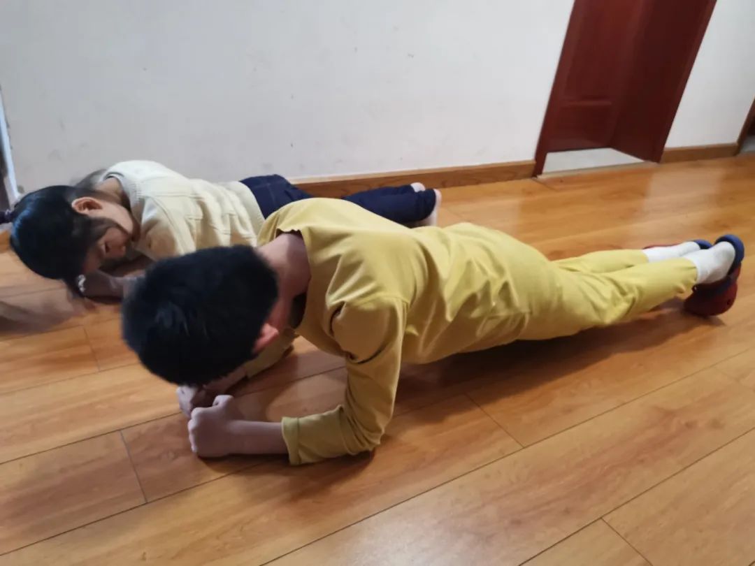 受到新冠肺炎疫情的影响学生居家健身谁来指导