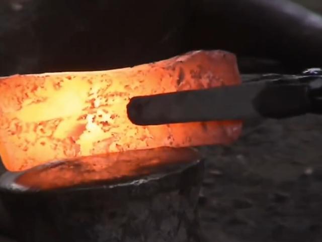 古代黑人如何制作铁质农具种田有火和锤子就行穿越必备知识