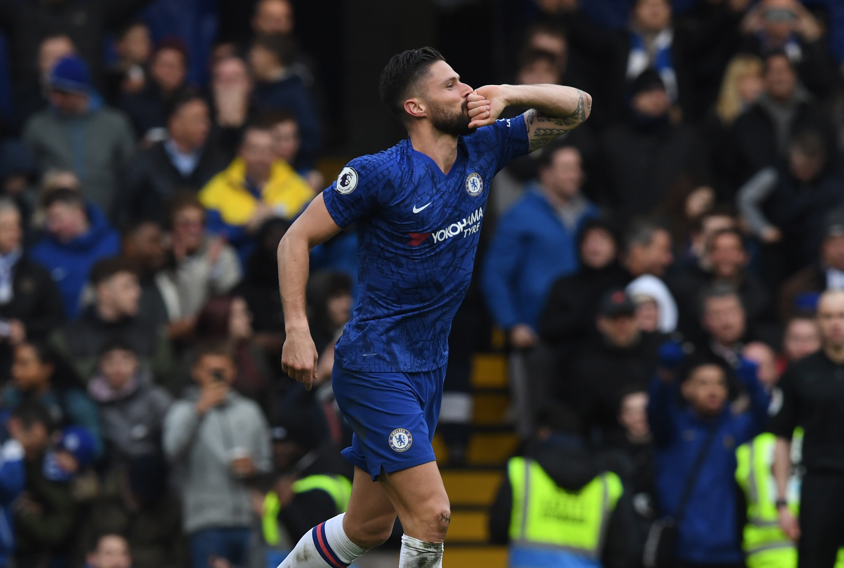 足球——英超联赛:切尔西胜埃弗顿