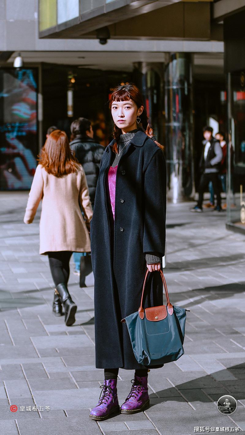原创街拍时尚穿搭总是如此的有趣新潮的时尚元素可以拓宽你的眼界