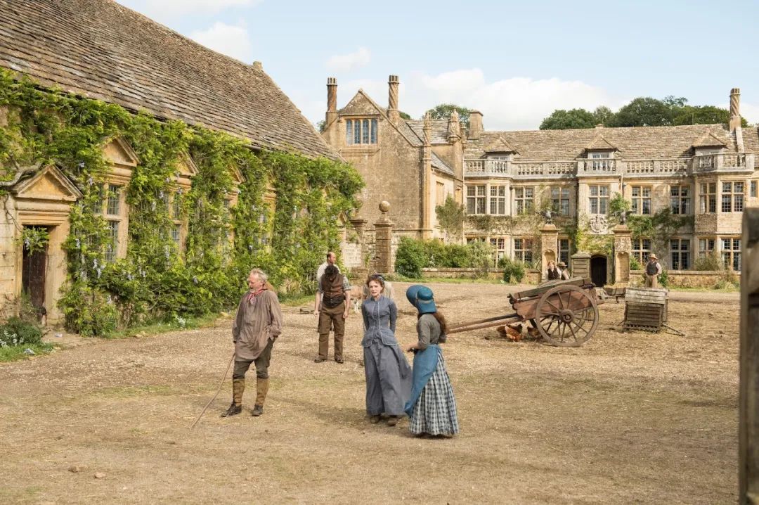 远离尘嚣爱情的可望不可得隐藏在时代的号角声中