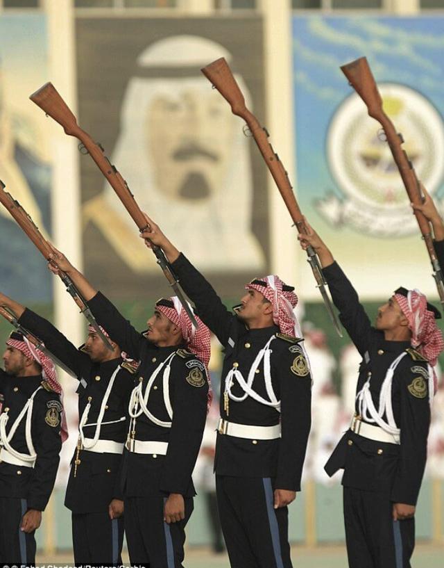 沙特国民卫队仪仗队花枪表演.沙特国民卫队士兵.沙特军校学员.