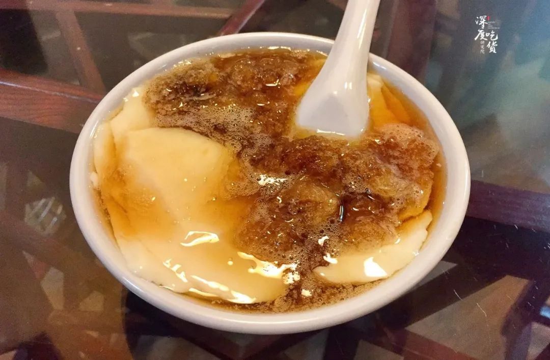 11)早上学校门口五块的糯米饭,夜市路边的土豆和冰渣豆腐花.