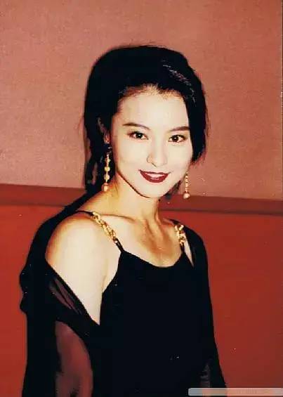 王静莹(1971年,中国台湾,175cm,狮子座)王静莹,这位曾与林青霞,王祖贤