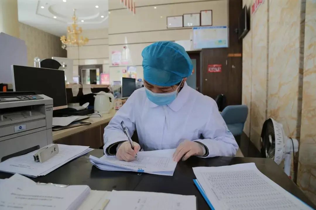 8大溪中心卫生院的人事科科长林慧寒夜作战 六小时不喝一滴热水7台州