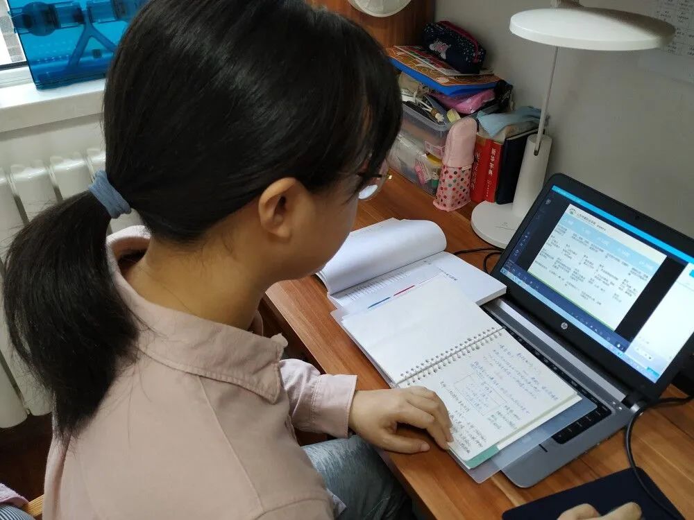 山传的女神教师们,节日快乐!_工作