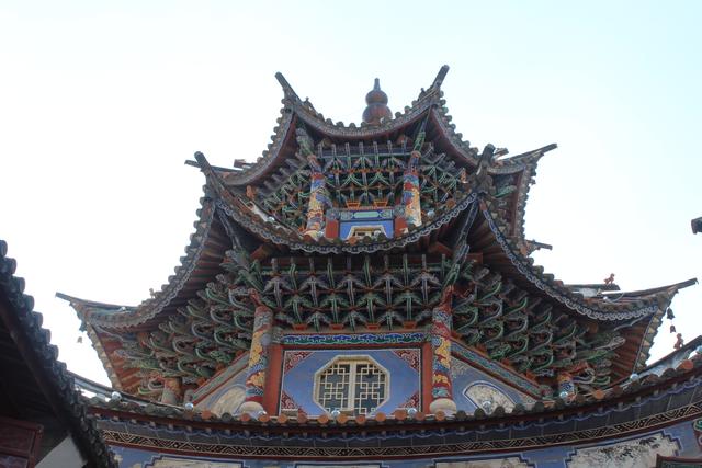 现存的祥云古城始建于洪武15年,整座城布局为正方形大印状,钟鼓楼为