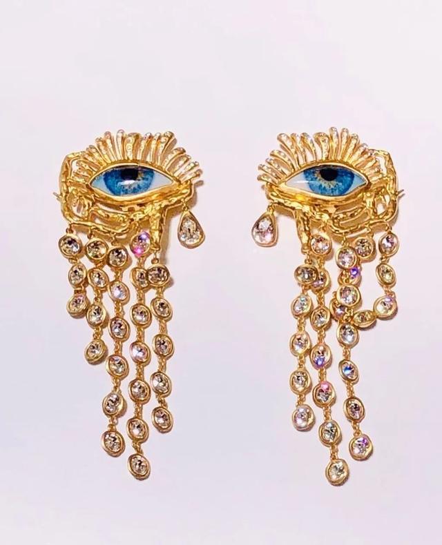 原本是schiaparelli的超现实主义的奇妙之旅_elsa