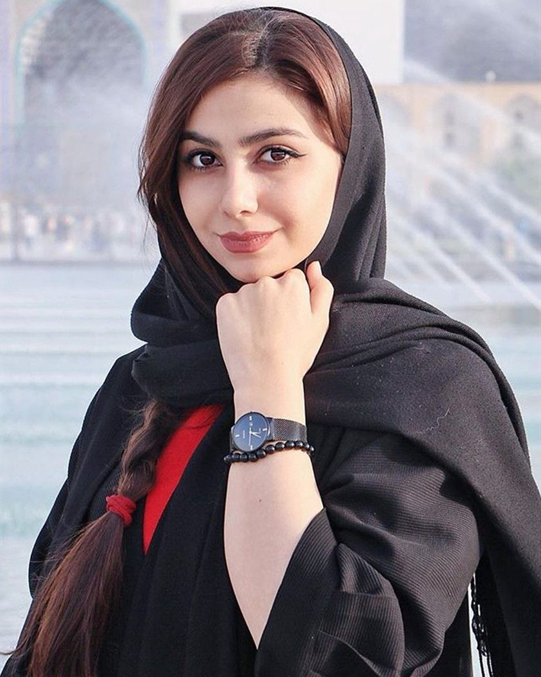 原创镜头下的伊朗少女头巾盖不住的火热黑纱遮不住的窈窕