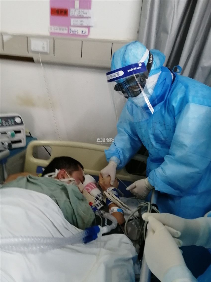 "气管插管"是急危重症患者抢救过程中的重要手段,插管后,毛某病情有了