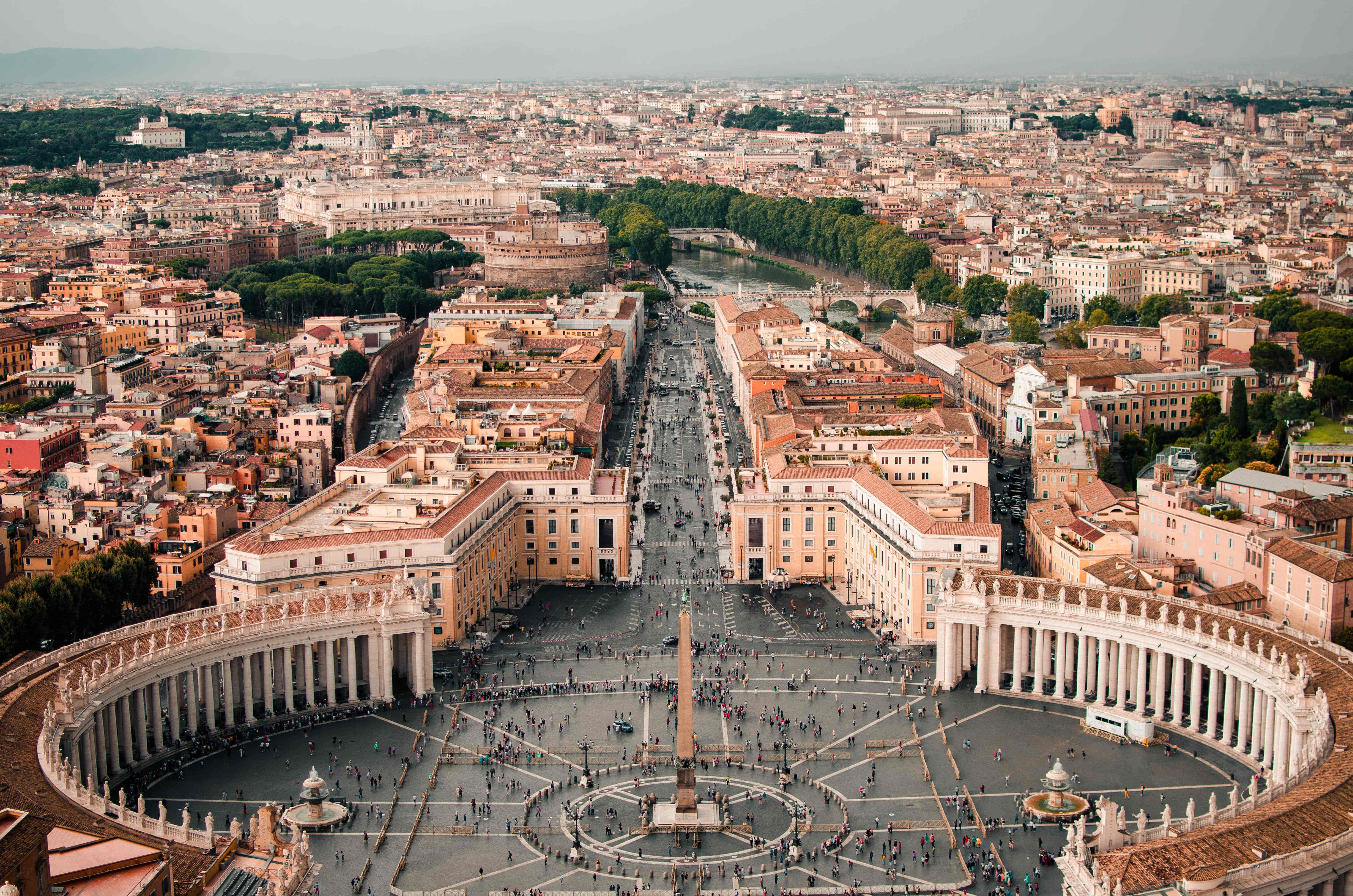 另外来到罗马,非常建议顺道去一趟于罗马的国中之国——梵蒂冈,梵蒂冈