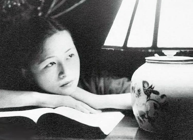 林徽因的祖父进士出身;父亲林长民曾任北洋政府司法总长;叔叔林觉民则