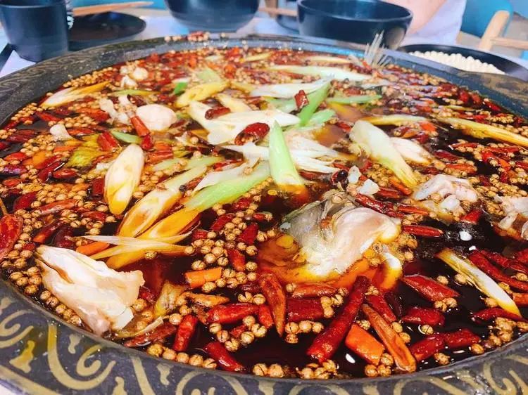 168元起抢九鼎美蛙鱼头5斤蛙 锅底油碟 配菜!